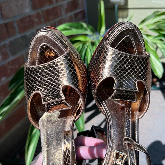 Authentic Vintage Louis Vuitton Gold Leather Runway Platform Heels - Picture 5 of 7